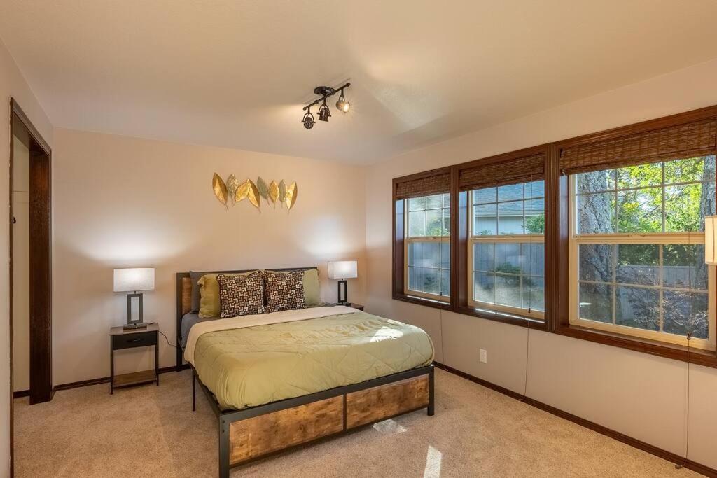 Comfy 4B/2B Home Near Dunes & Ocean! Pet Friendly! ฟลอเรนซ์ ภายนอก รูปภาพ